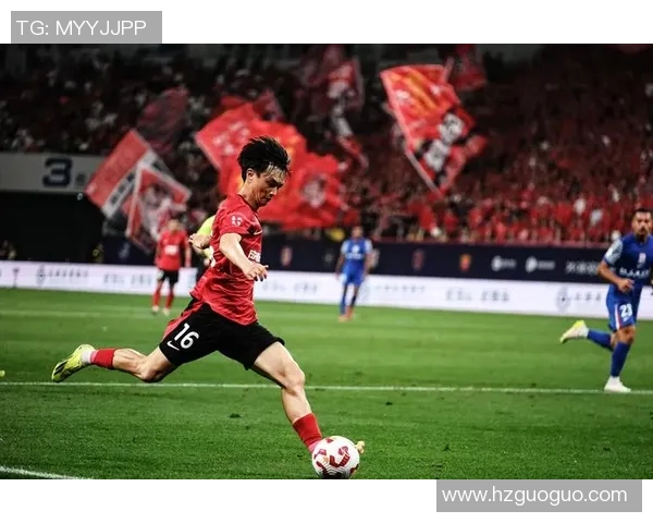 国足全力备战世预赛杨明洋期待在教练战术中找到自己的位置